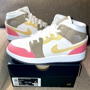 Air Jordan 1 Mid Pastel Grind